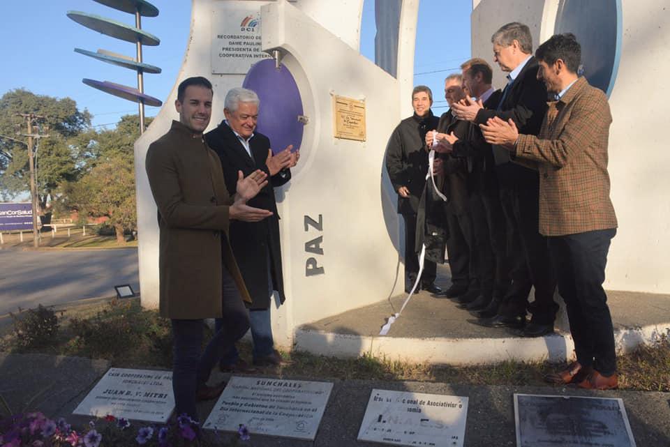 Acto en Plaza Cooperativismo 1