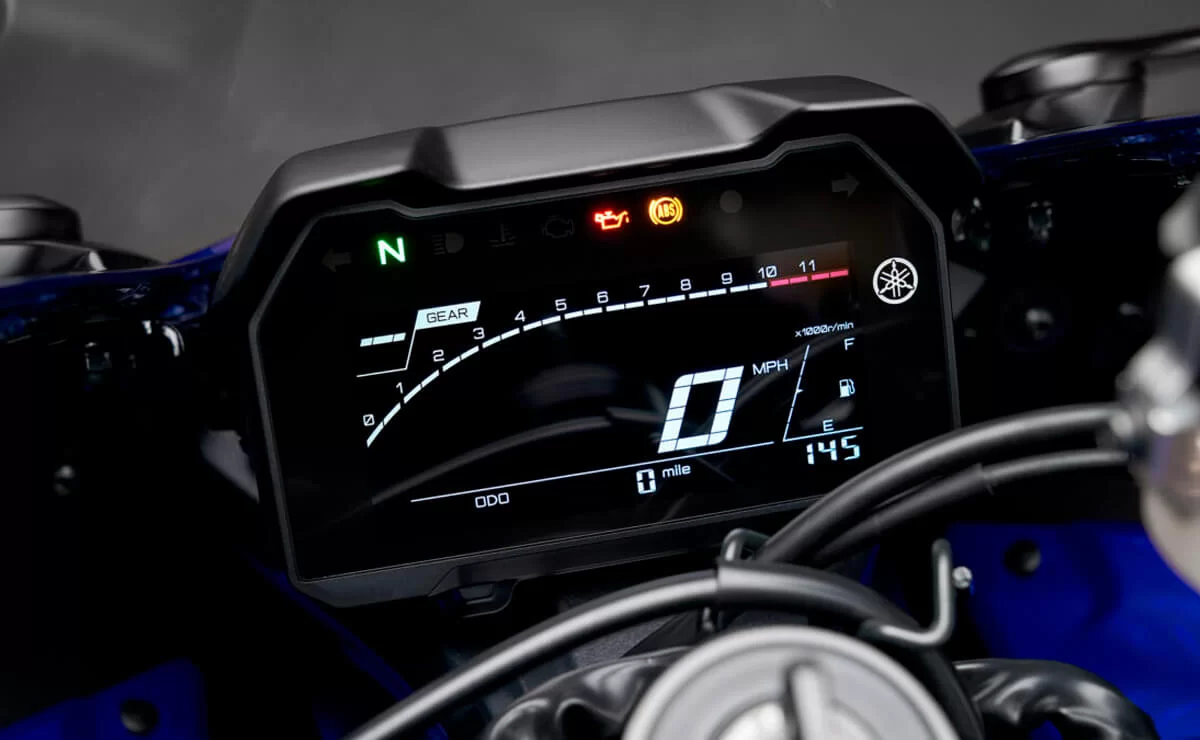 Yamaha-R7-2022-pantalla