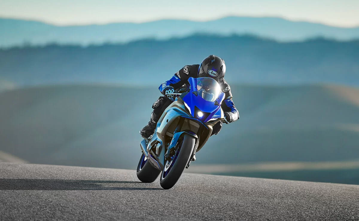 Yamaha-R7-2022-accion1