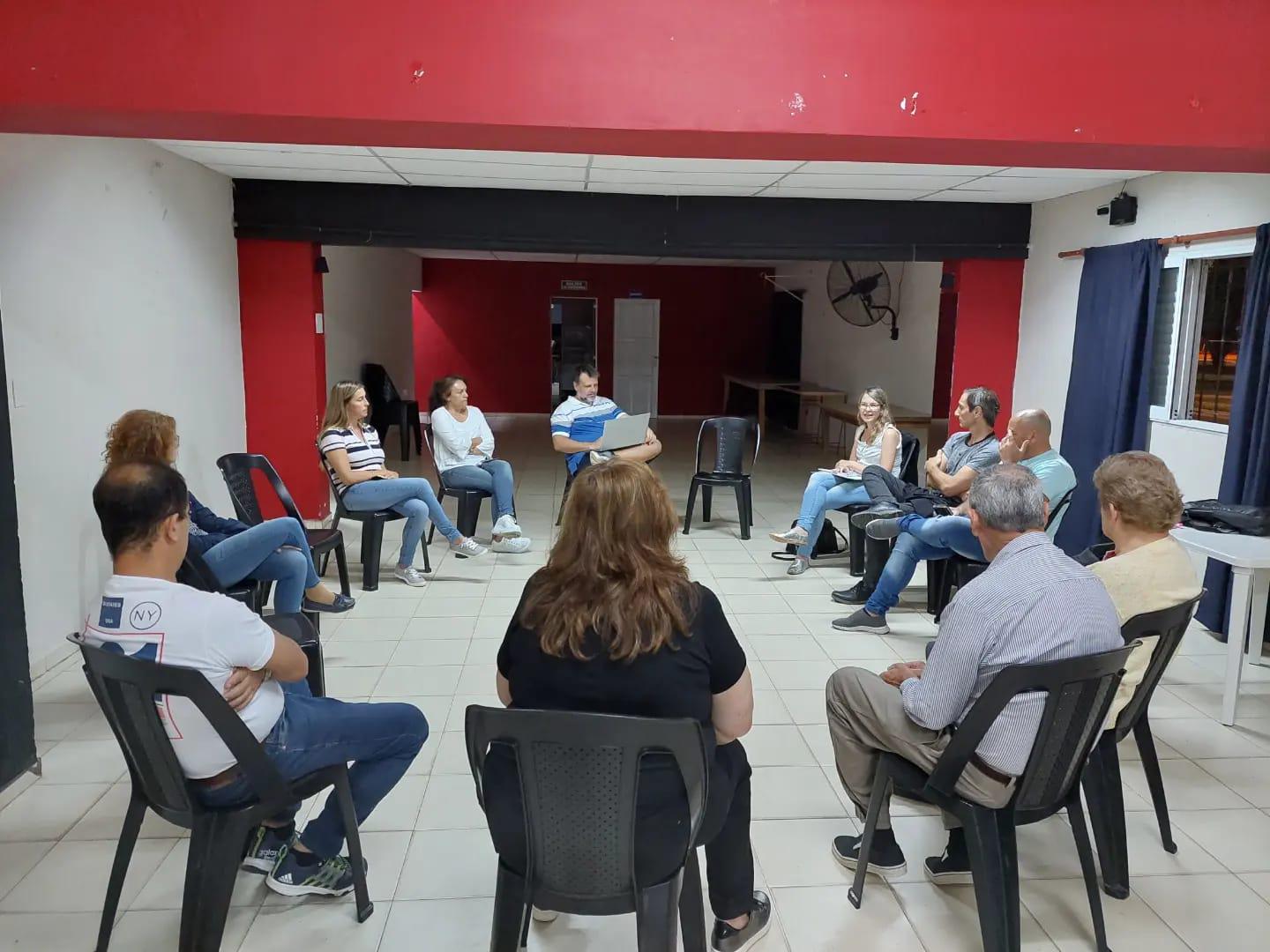 Reunión de funcionarios municipales con vecinos del Barrio Colón