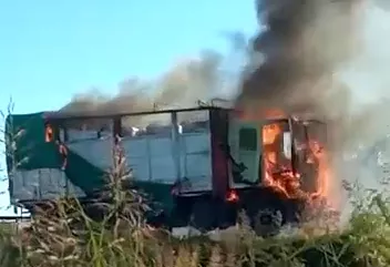 camion incendiado 30-11-21 cuatri