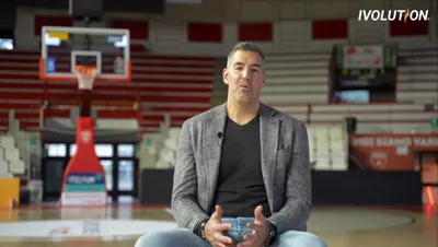 La Navidad se adelantó en Ivolution Luis Scola se suma a Ivolution