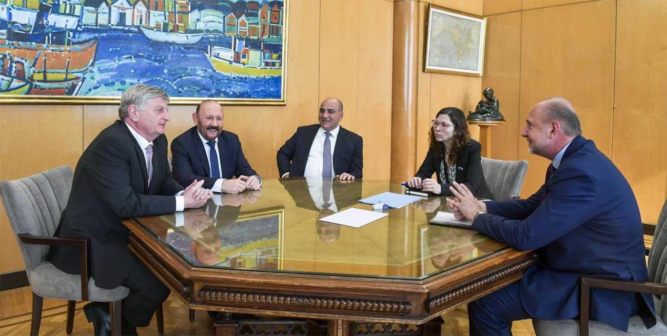 Perotti con Manzur y Batakis