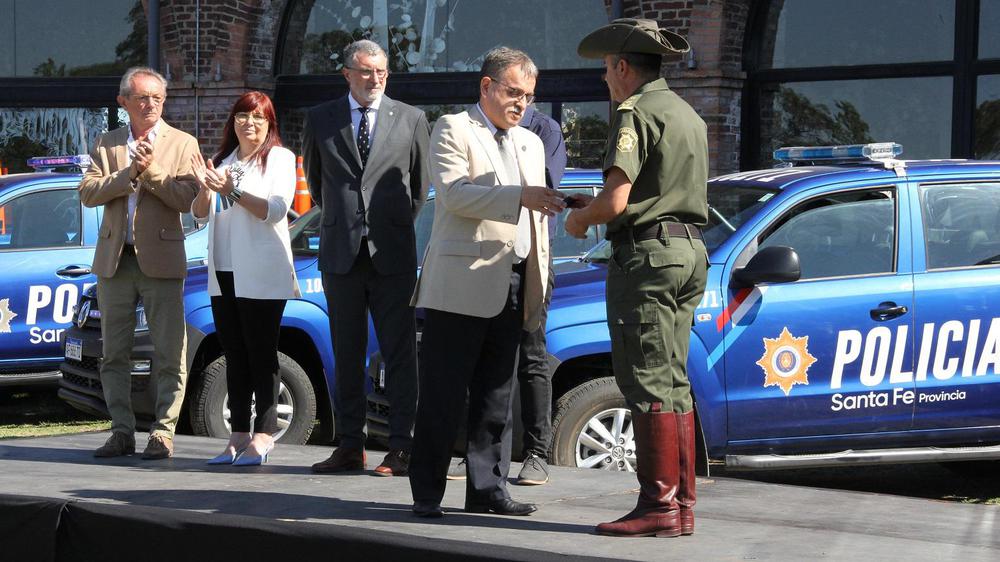 Entrega camionetas Guardia Rural Los Pumas 2
