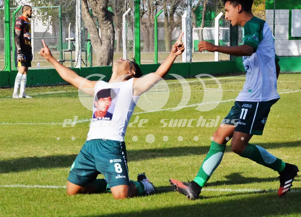 Festejo gol de Diego López