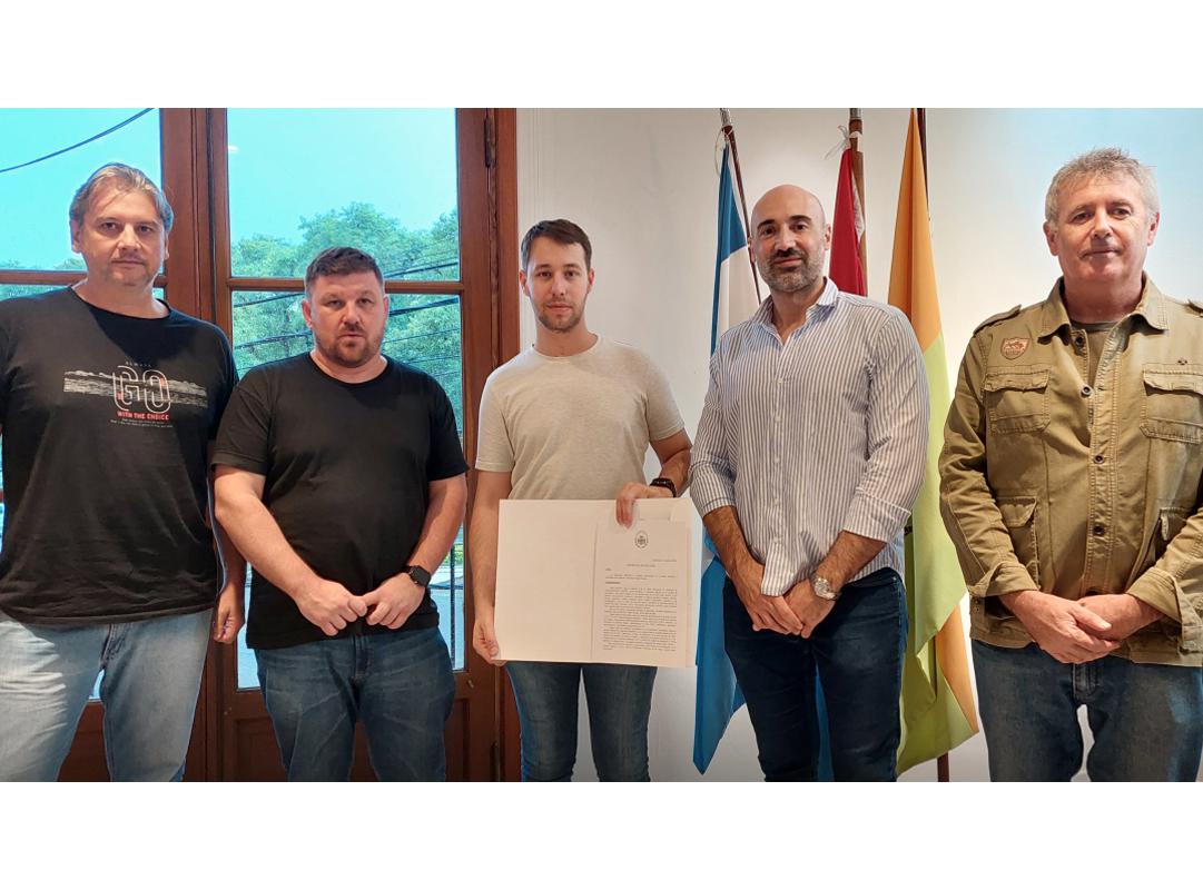 Entrega distincion Fabian Burgos 2