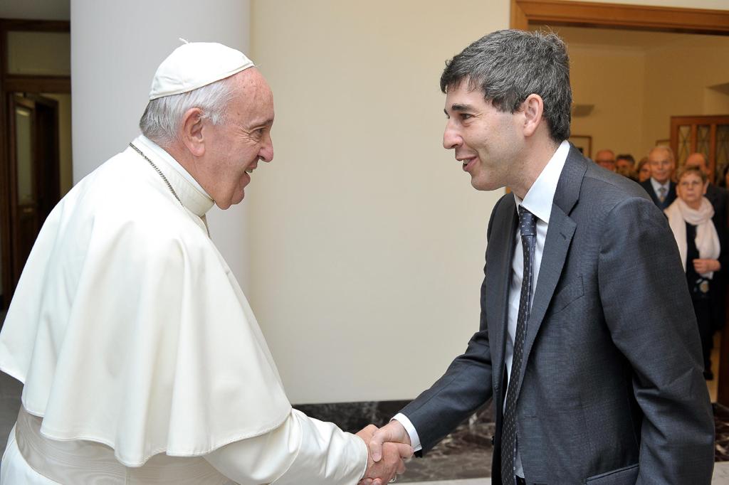 Simón con obispo de roma
