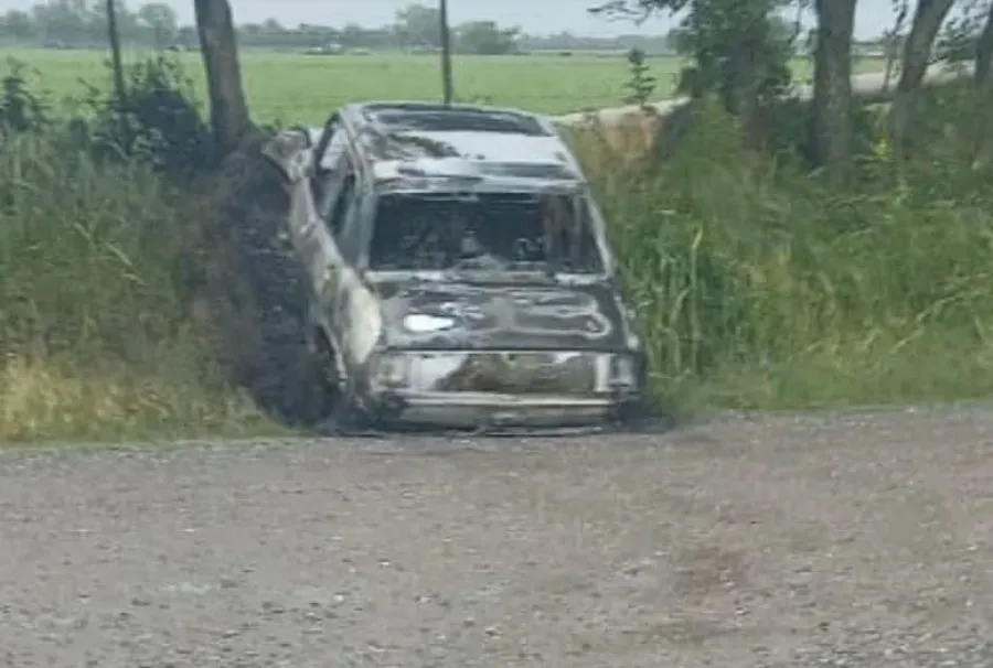 Auto incendiado 12-11-25