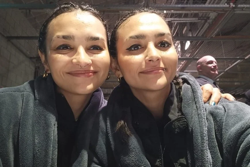 Gemelas En el barro 2