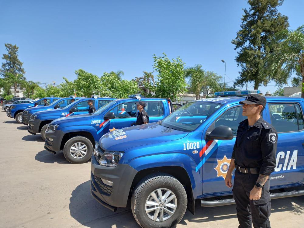 Entrega moviles policiales