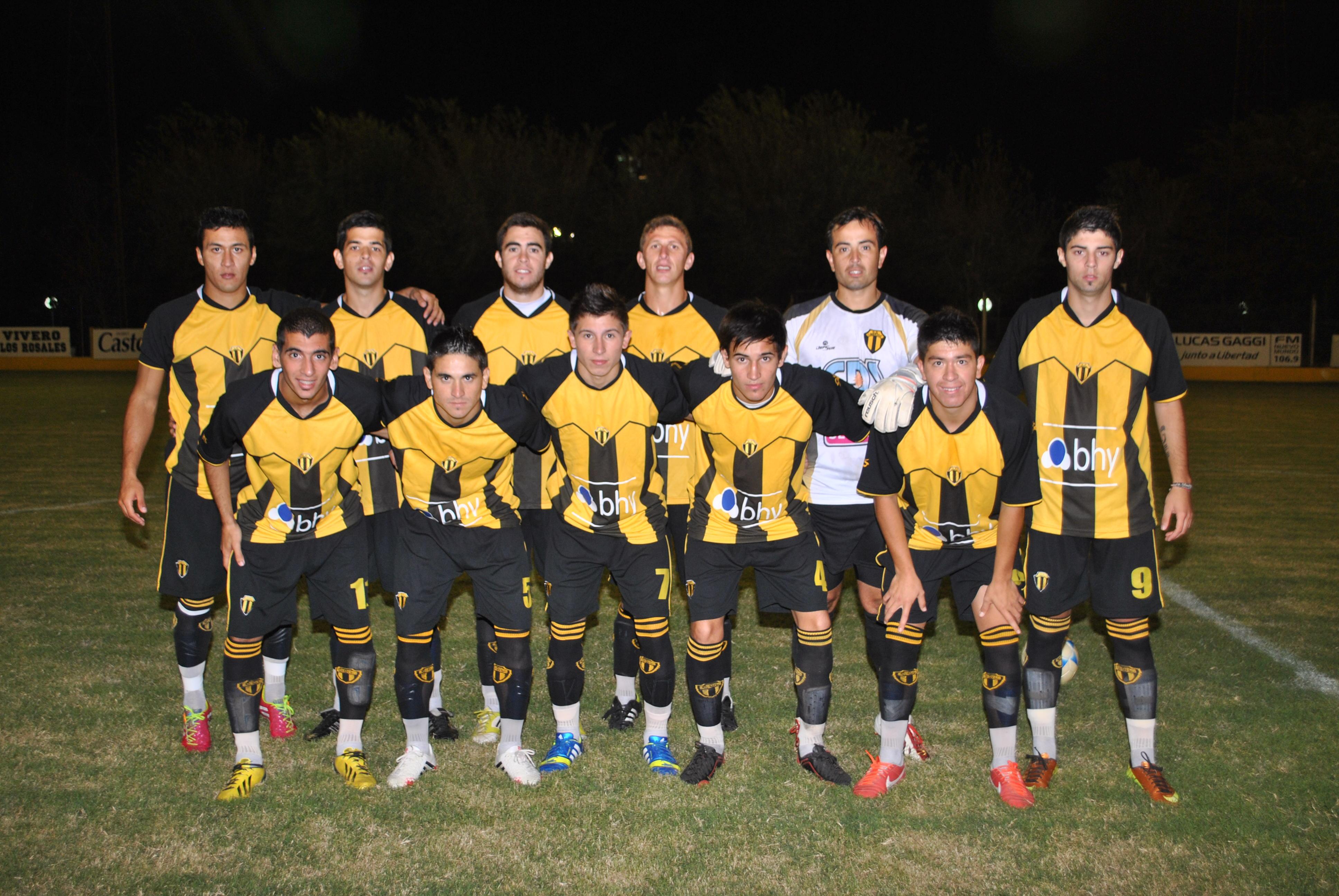 FORMACIÓN TITULAR. El equipo de Carlos Monzón que aplastó al "9". (Foto: Daniel Ponce).