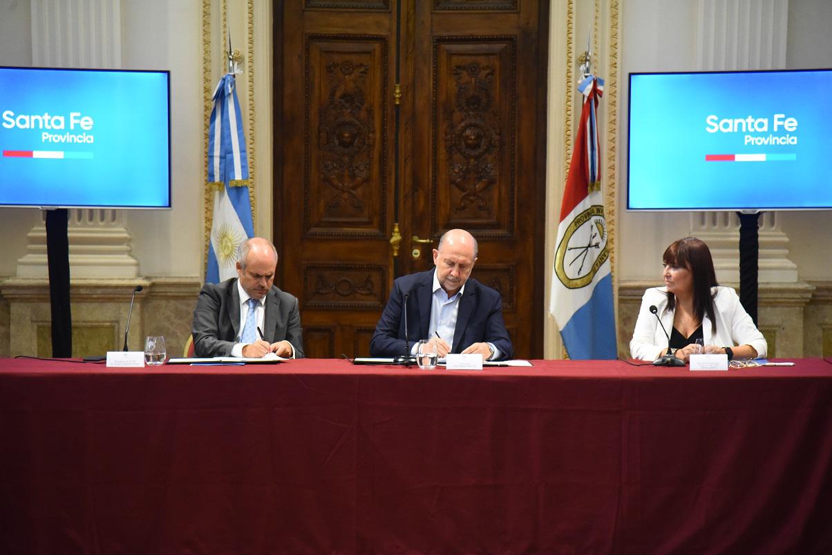 Firma convenio UIF 1