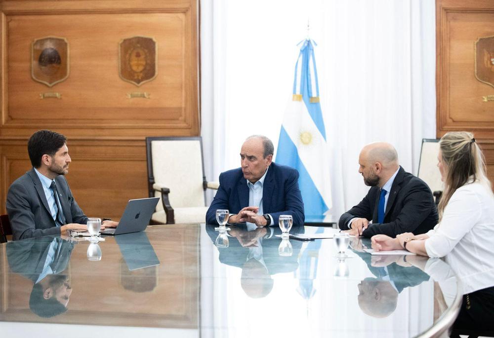 Pullaron con ministro Francos