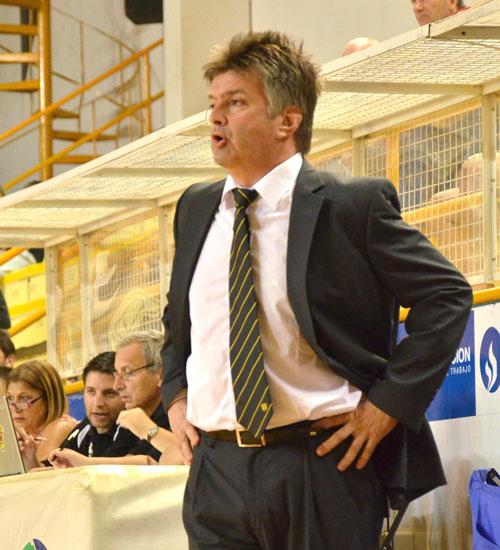 ENTRENADOR. Fernando Duró aclaró el panorama sobre su situación con Libertad. (Foto: Archivo Germán Cravero).