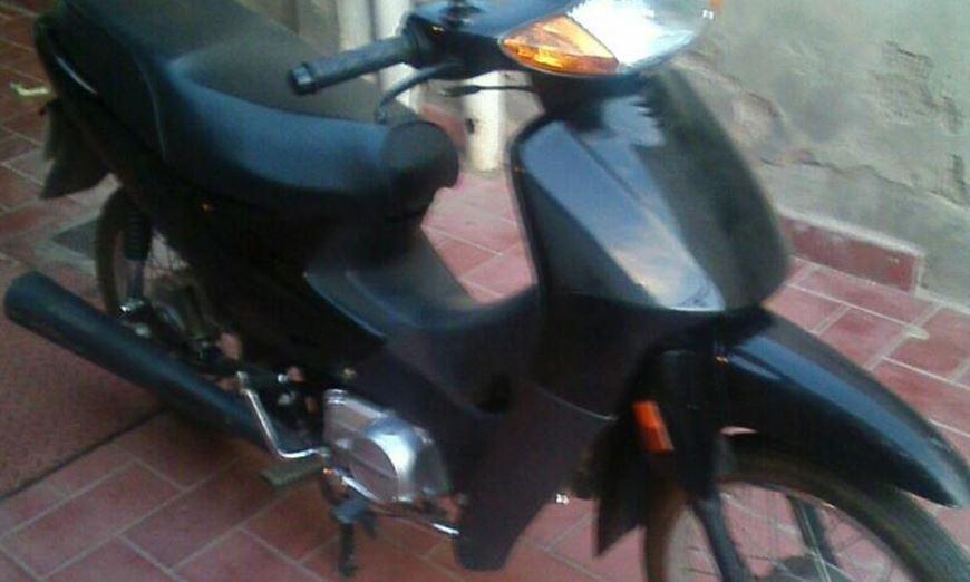 moto negra robada