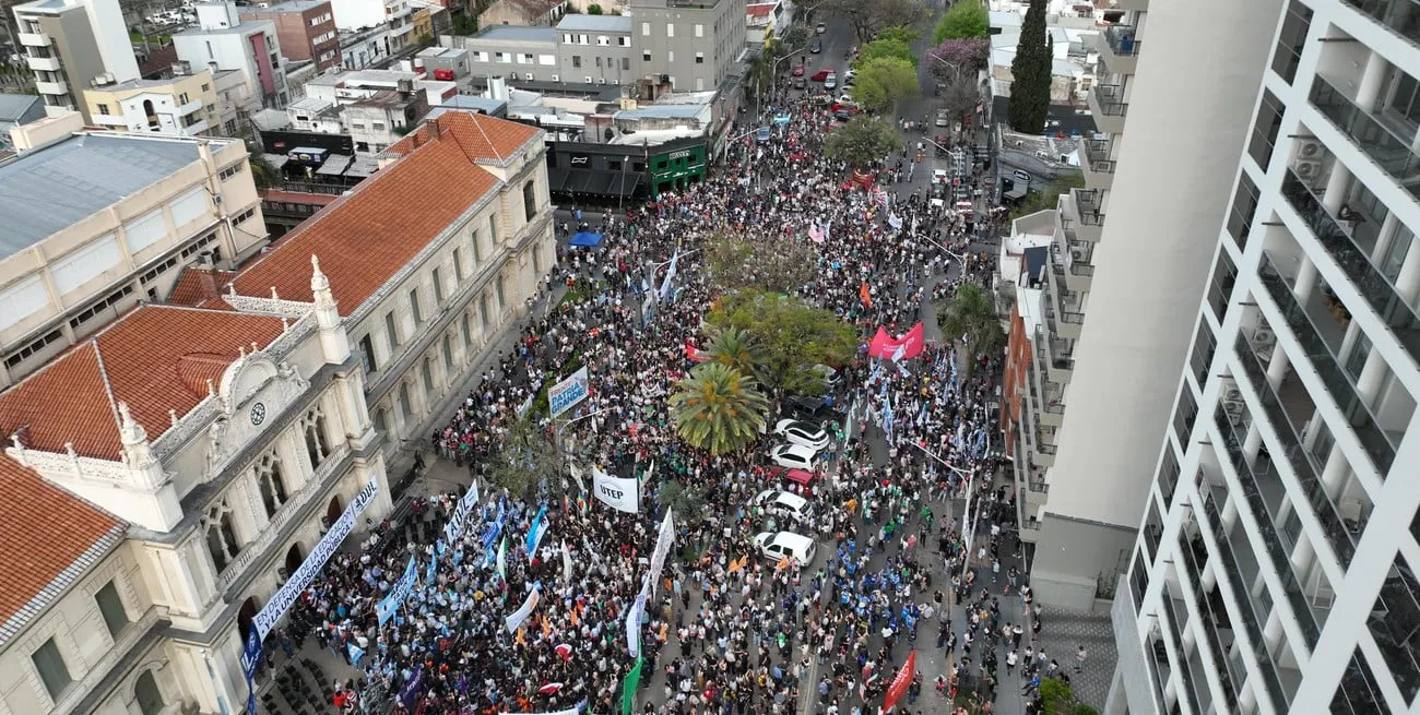 Marcha en defensa de la universidad 1 17-9-25