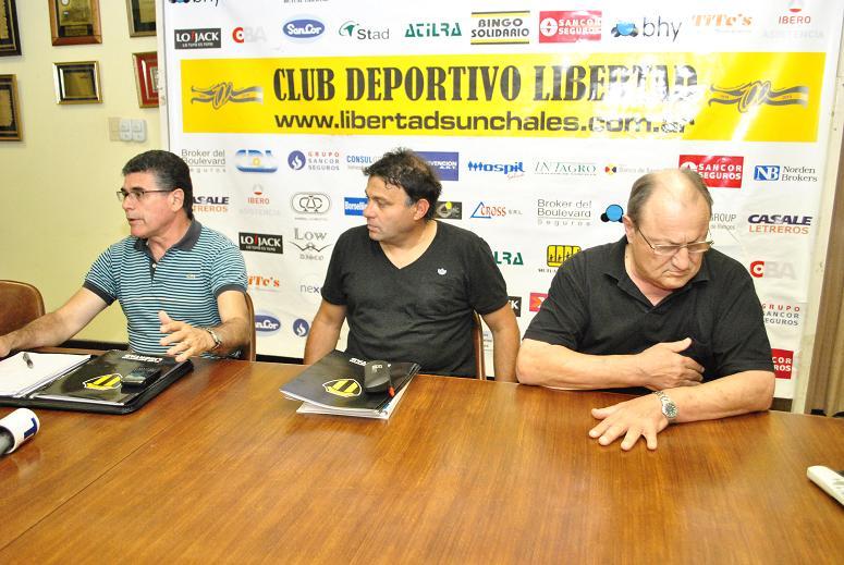 TRIDENTE. Ponce, Pancaldo y Morlachi, el día de la asunción del DT santafesino, allá por enero de 2013.