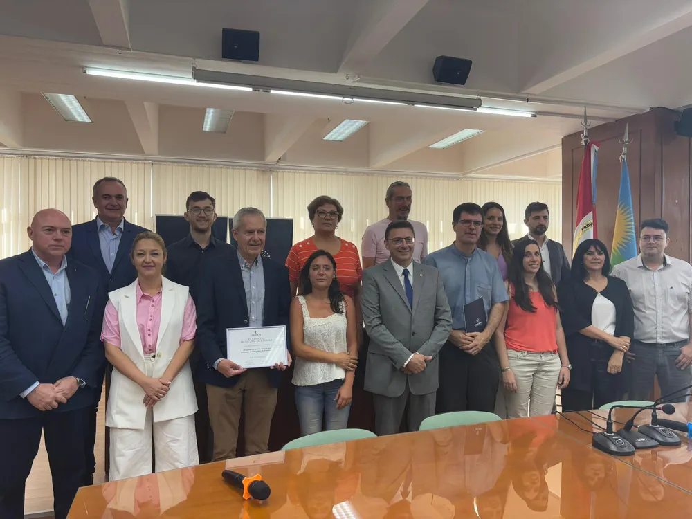 Foto entrega reconocimiento ACDE Rafaela