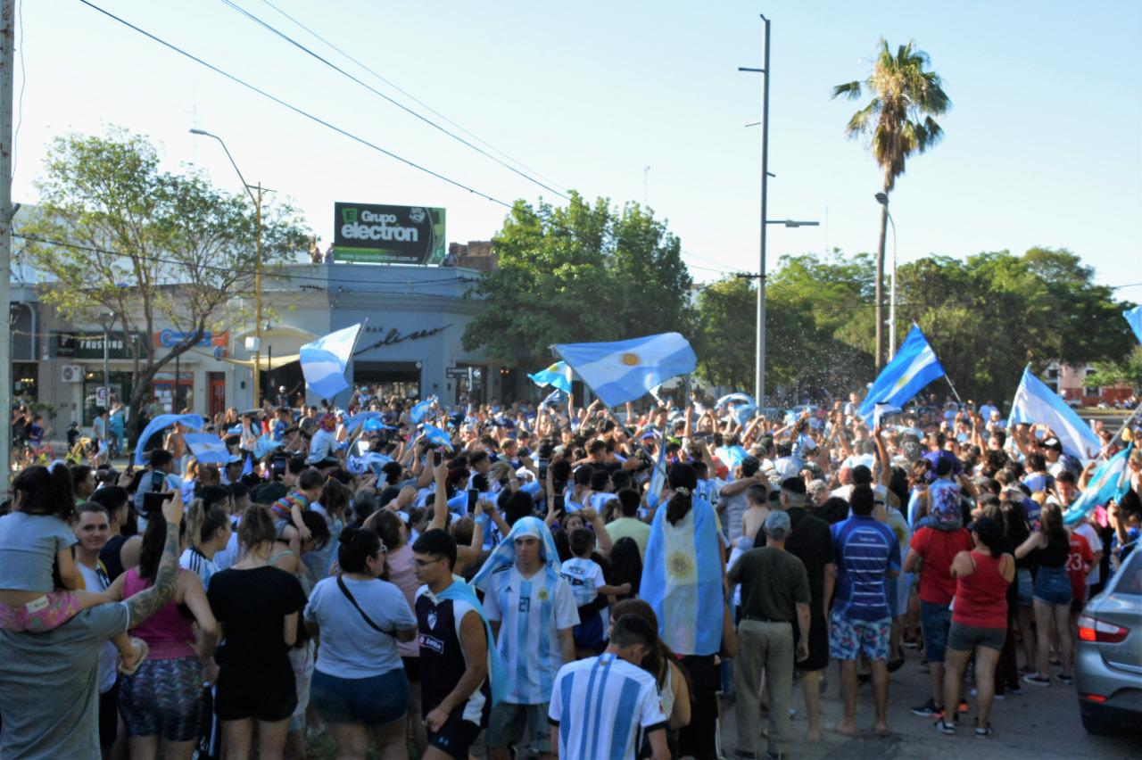 Festejo en Avenida Independencia
