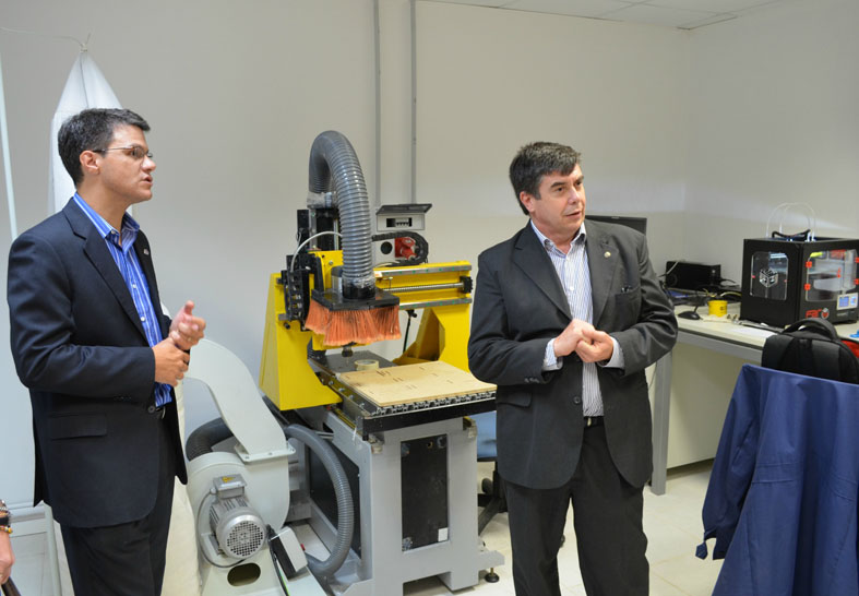 El ministro de Ciencia Tecnología e Innovación Productiva visitó el Cites del Grupo Sancor Seguros f1