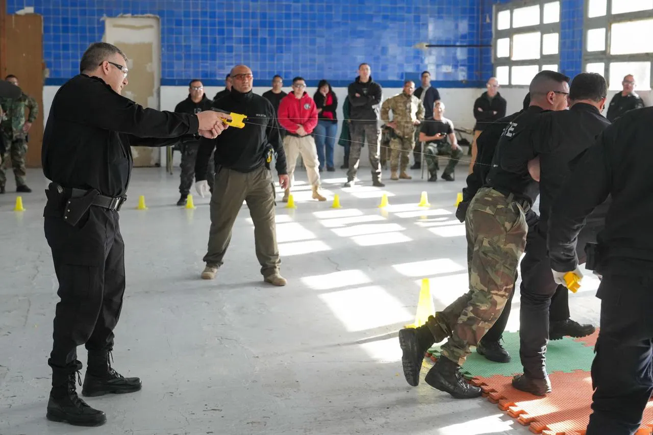 Entrenamiento pistolas Taser 1