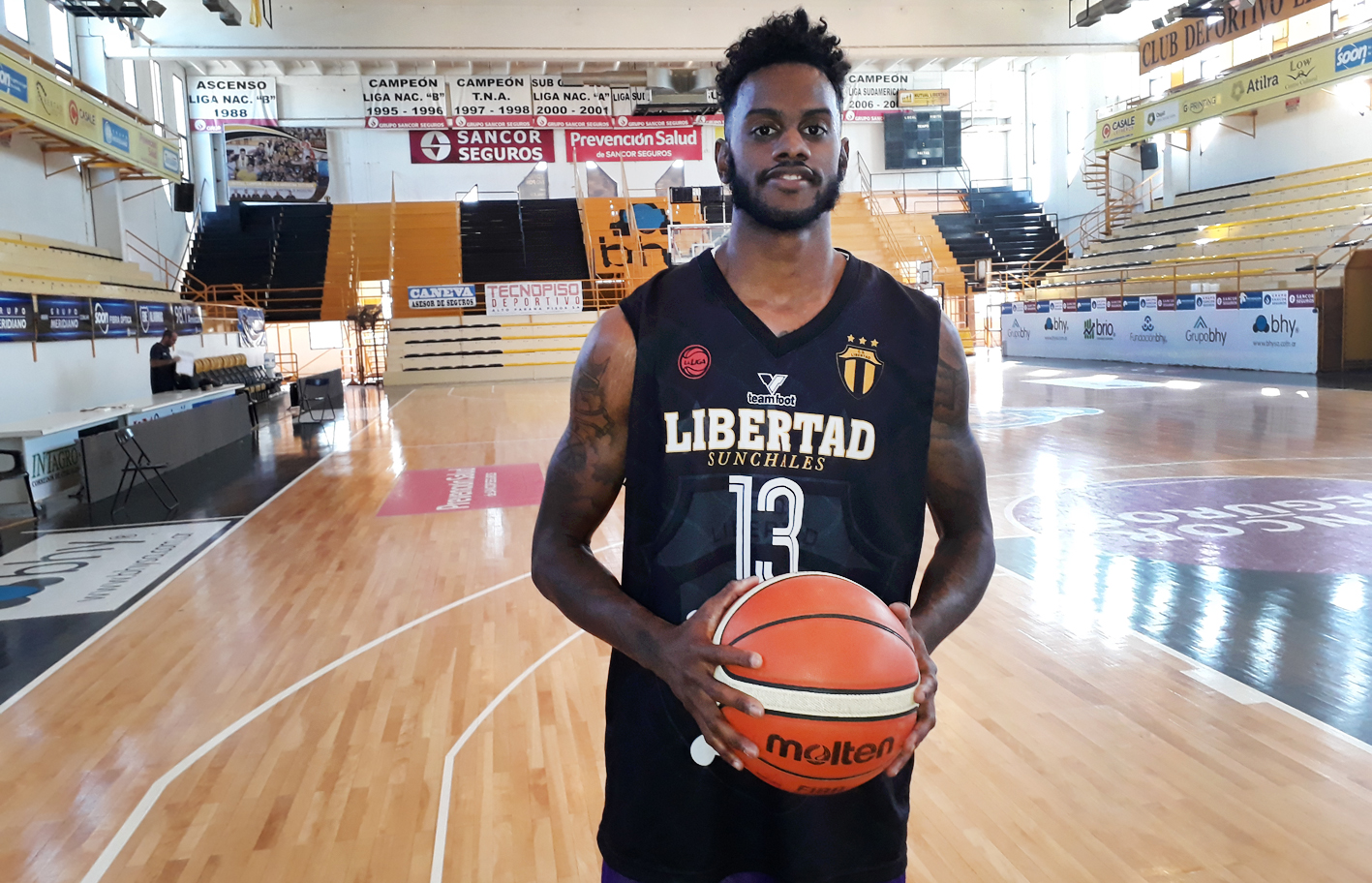 Pablo Rivas con camiseta
