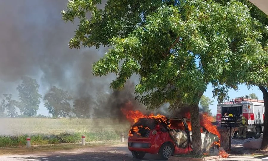 auto incendiado 1 7-2-26