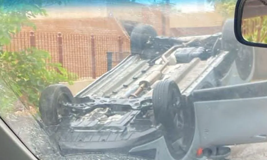 Camioneta volcada 1 7-12-25