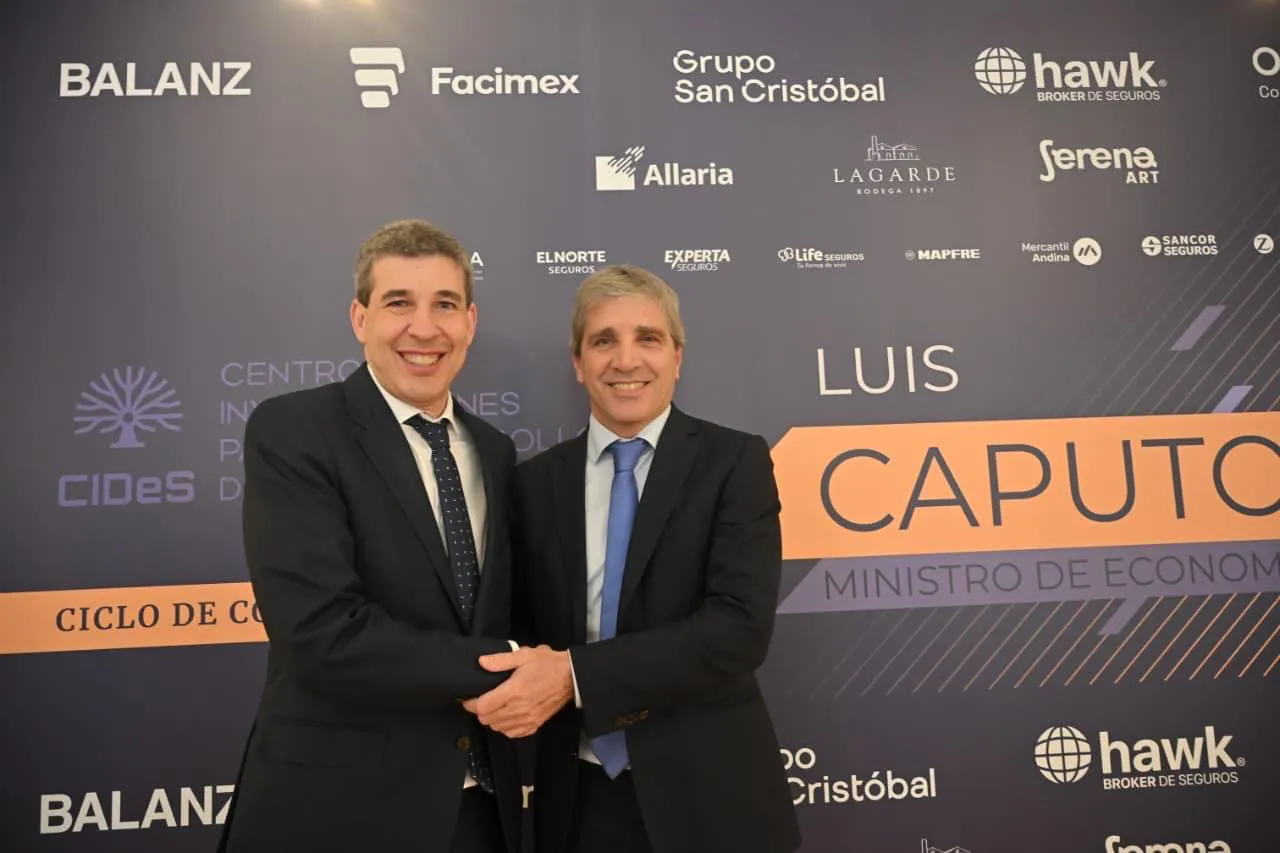 Luis Caputo con Alejandro Simón