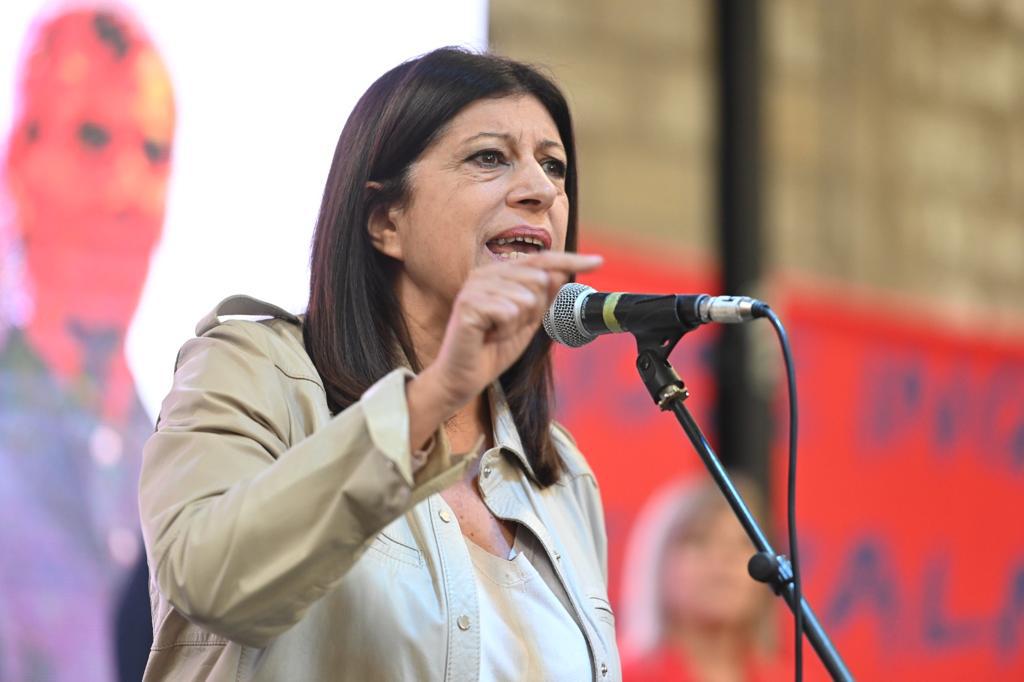 Clara Garcia 23 14