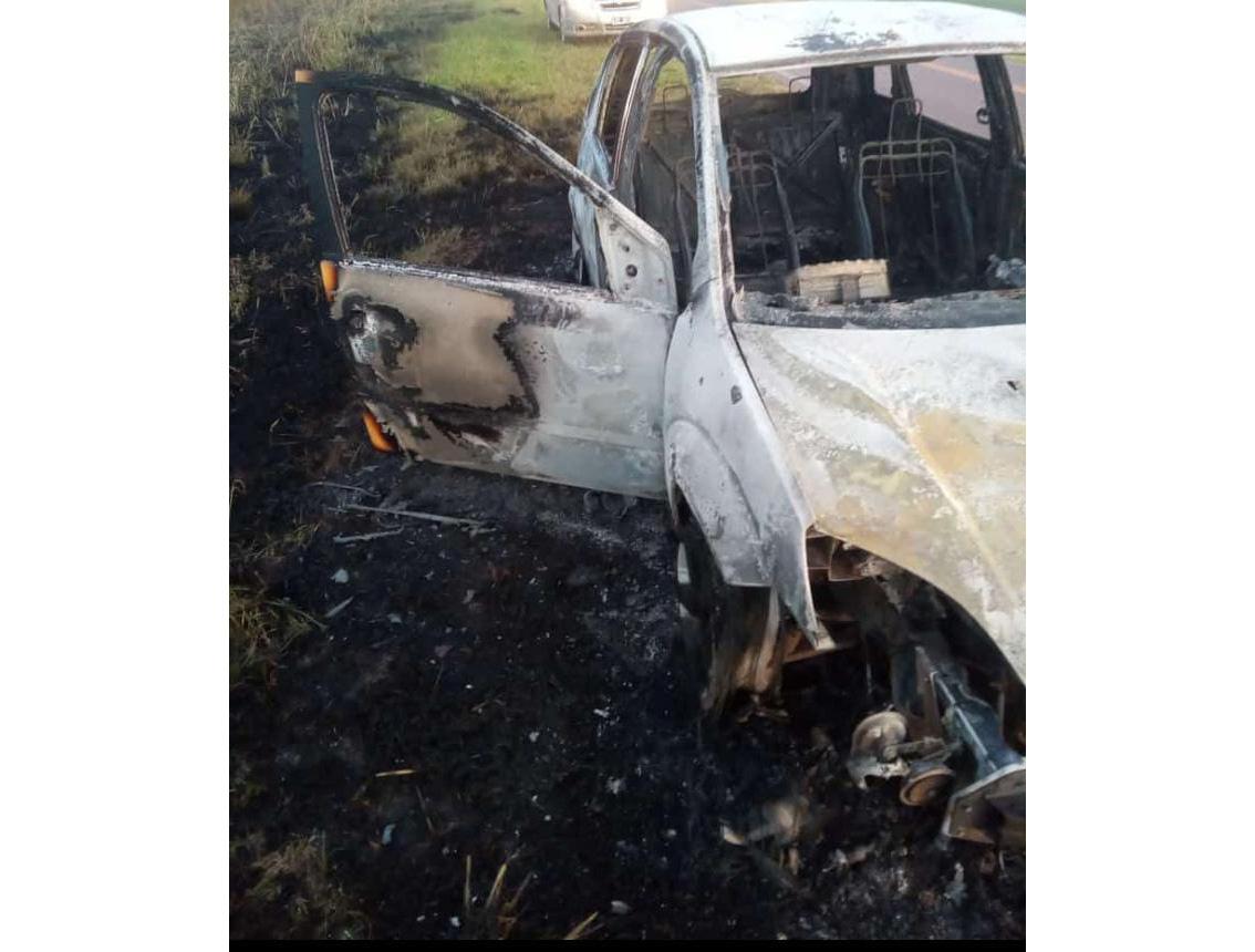 Auto incendiado 30-12-22 2