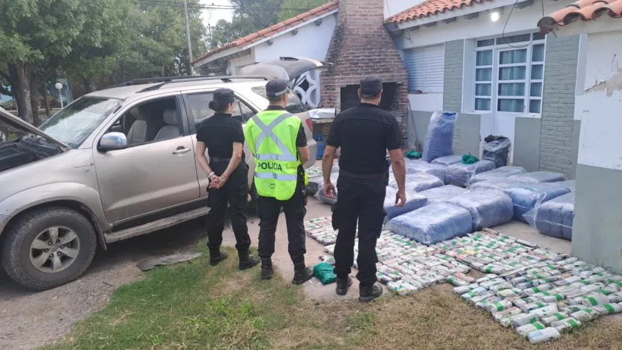 Interceptan camioneta con 756 hojas de coca 1