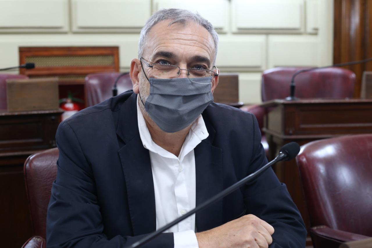 Alcides Calvo 4