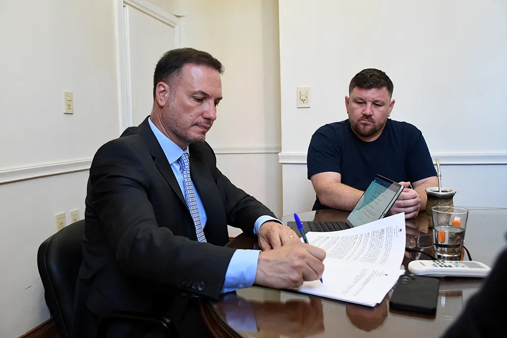 Firma convenio cloacas 5-12-24