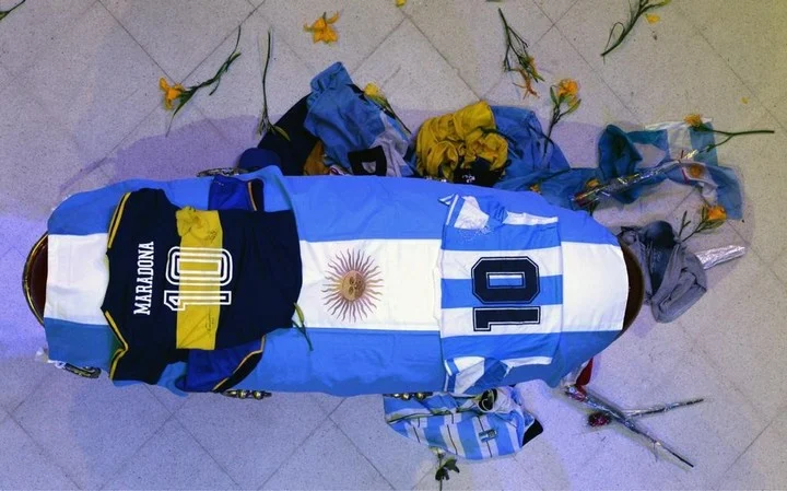 el-feretro-donde-descansan-maradona