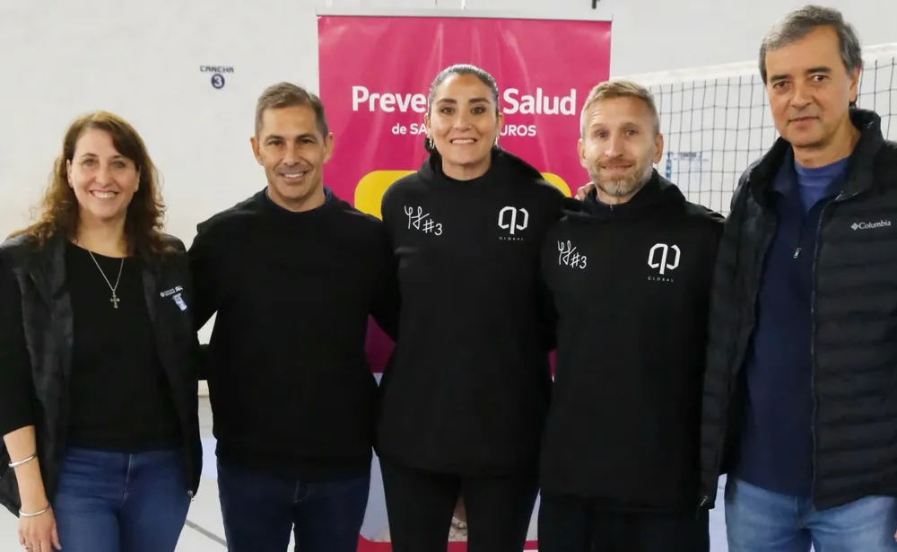 Yas Nizetich con autoridades de Prevención Salud y Sancor Seguros
