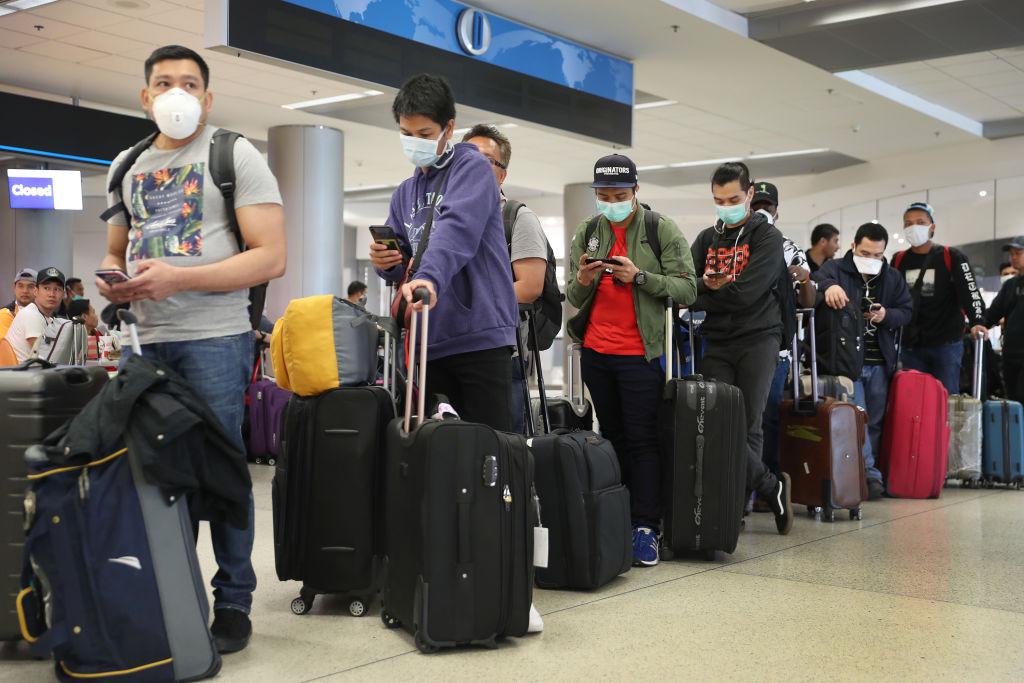 gente en aeropuerto