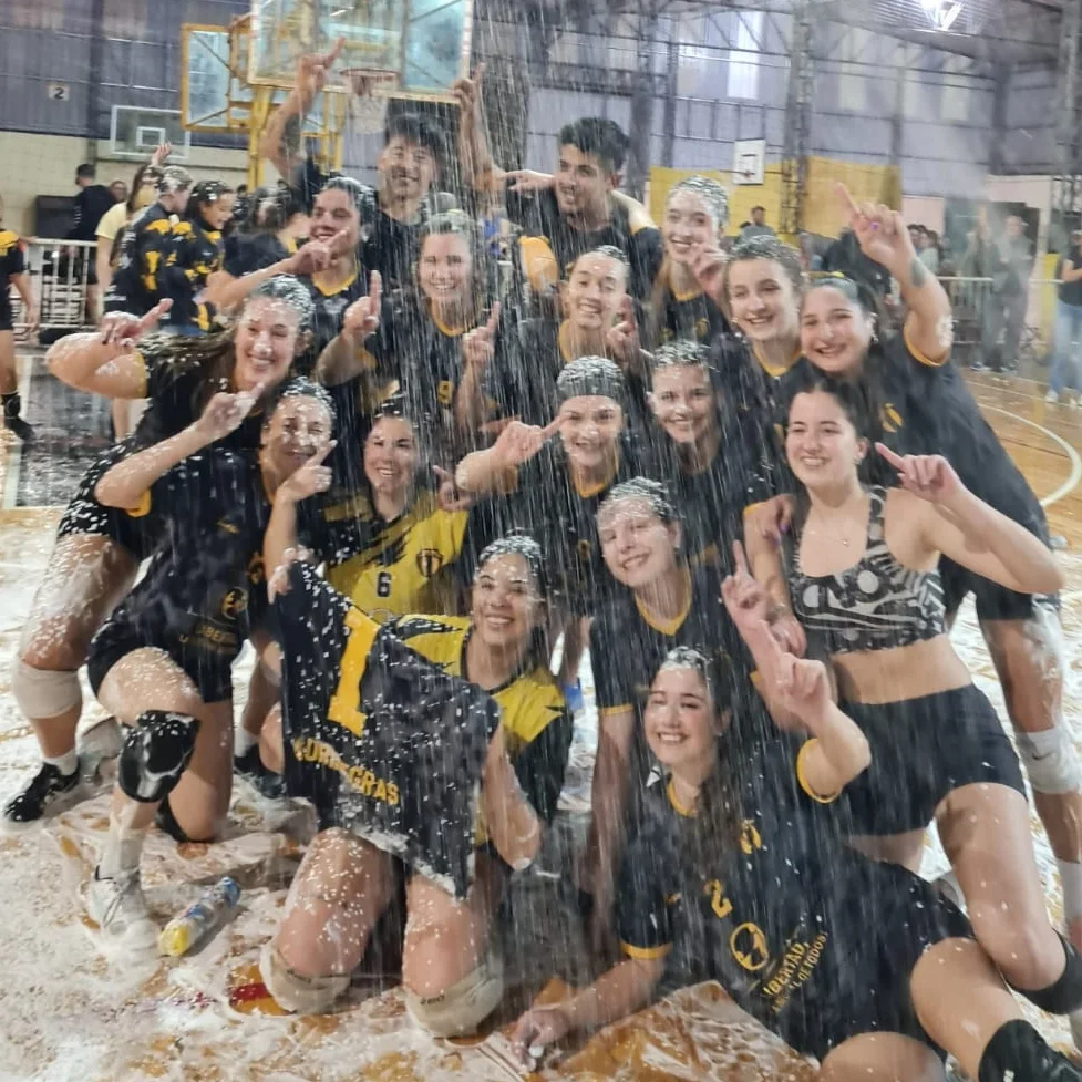 Libertad - campeon plantel voley 1