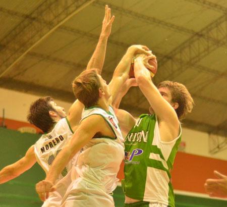 GRAN ACTUACIÓN. Lucas Martina fue la figura albiverde con 27 puntos. (Foto: Archivo Germán Cravero).
