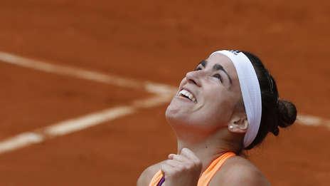 DESAHOGO. Paula agradece al cielo. Ormaechea, como en 2013, está en tercera ronda.