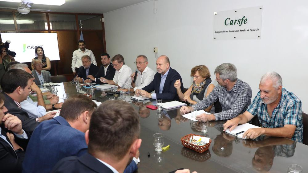Reunion Perotti con productores