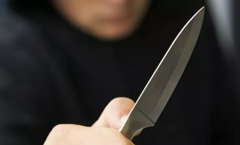 robo-con-cuchillo