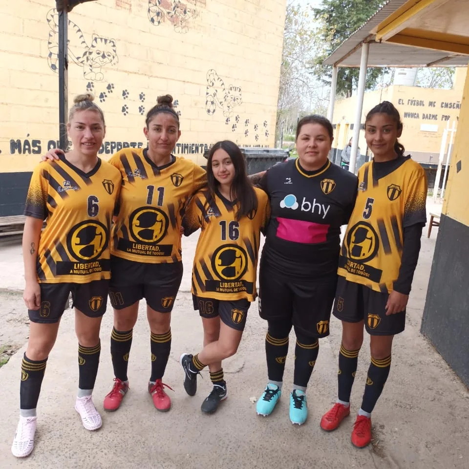 Cinco futbolistas Libertad