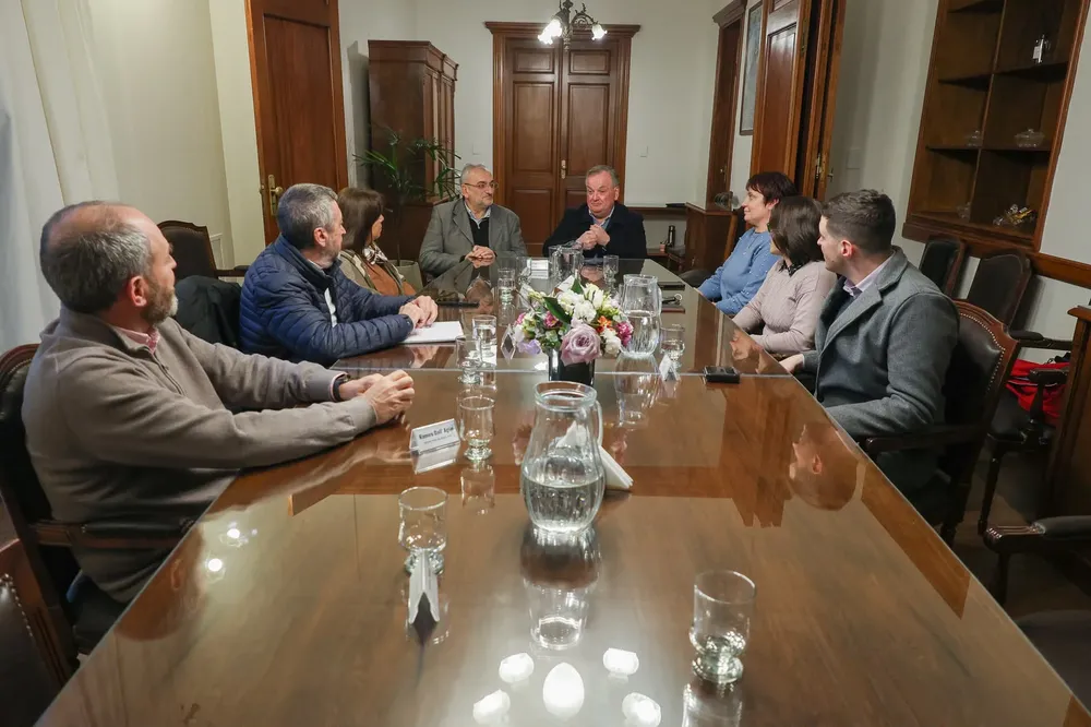 Reunion de ADESU con senadores