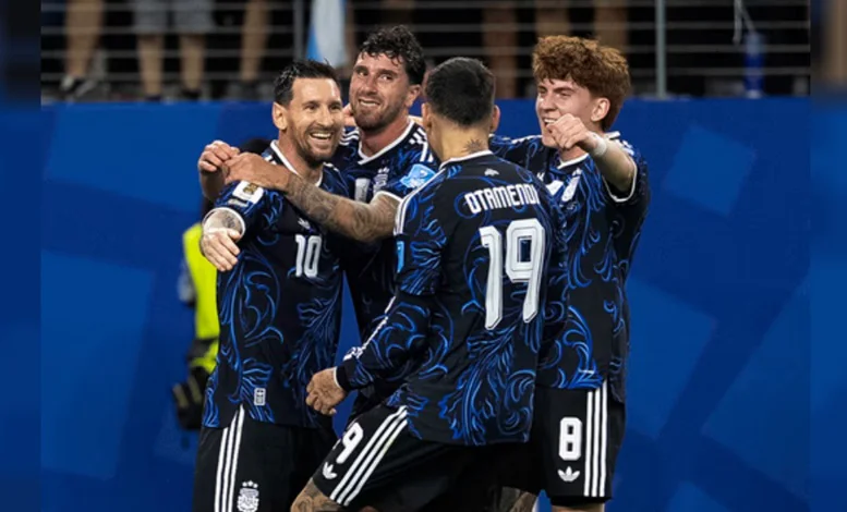 Seleccion argentina con camiseta alternativa