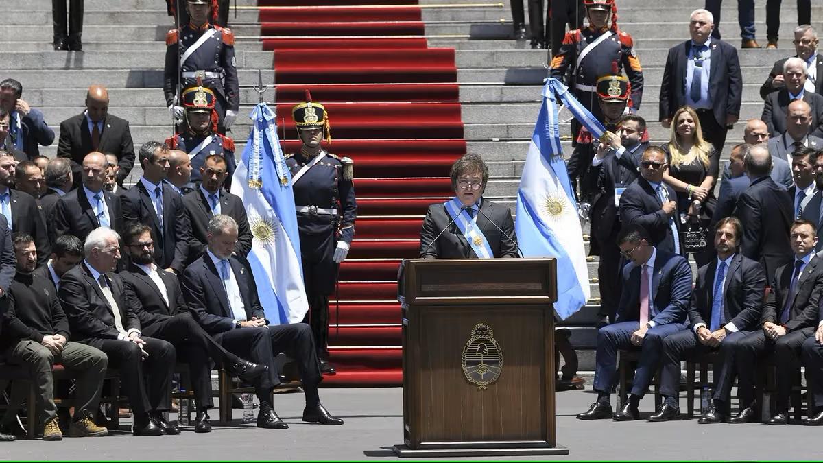 Javie Milei dando discruso