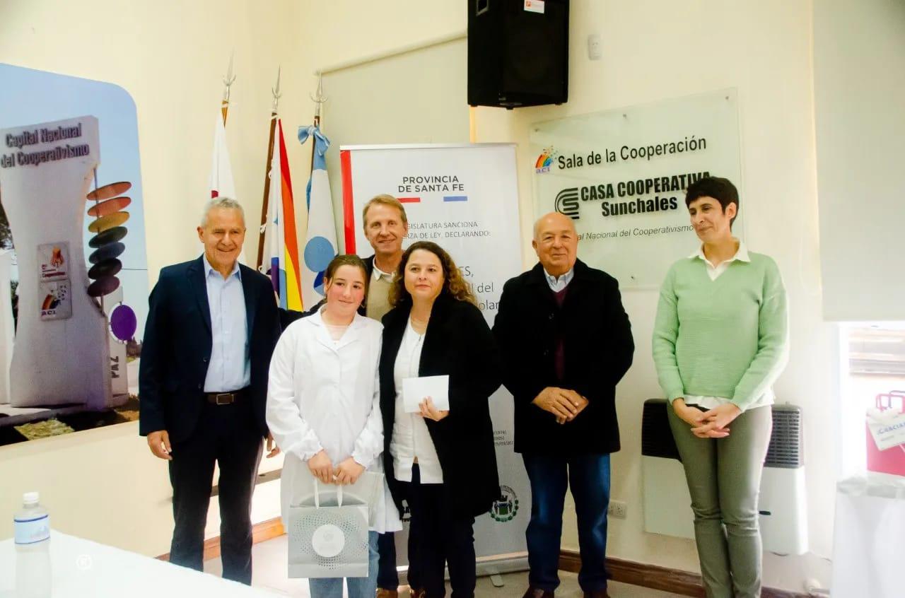 Entrega aportes cooperativas escolares 1