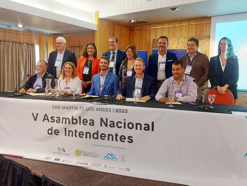 Firma pacto global con Alcaldes