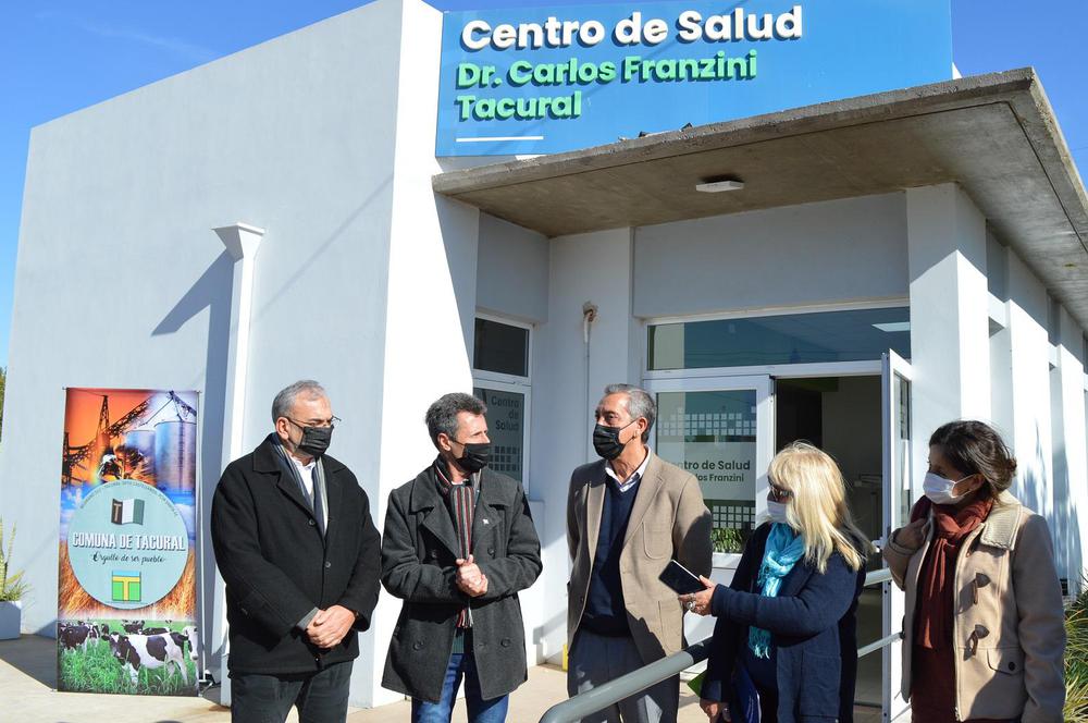 Entrega equipamiento centro de salud Tacural