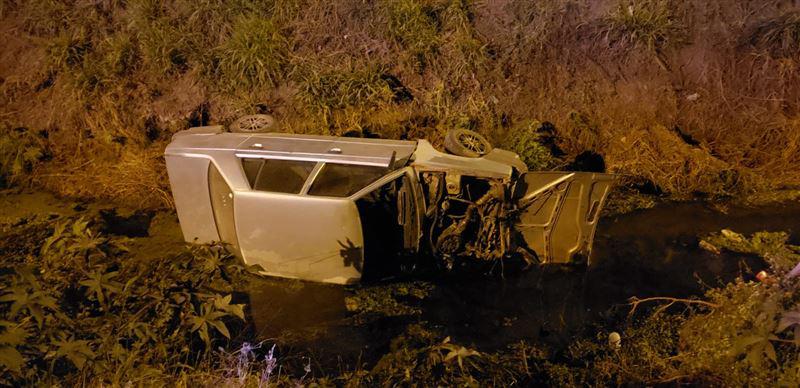 Auto en canal norte 16-6-22 1